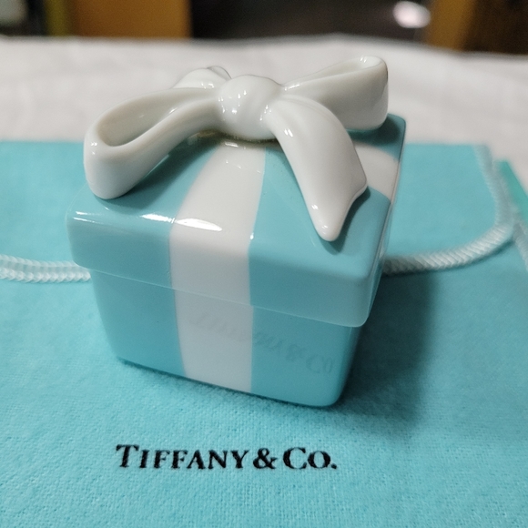 Tiffany and Co Porcelain Mini Blue Box - Picture 4 of 8